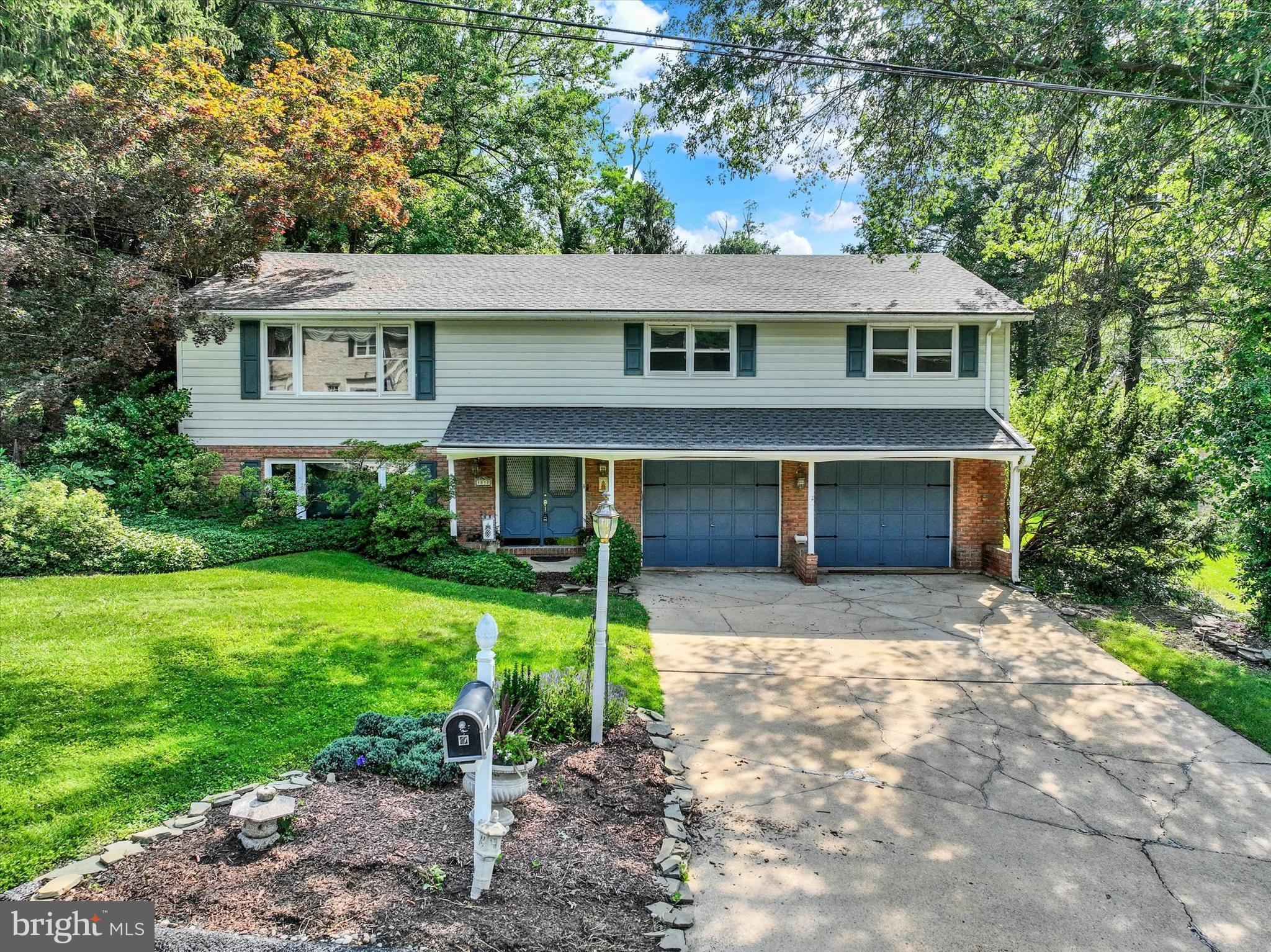 1818 Crestlyn Road York, PA 17403 - Photo 1 of 37 Gallery Image 1