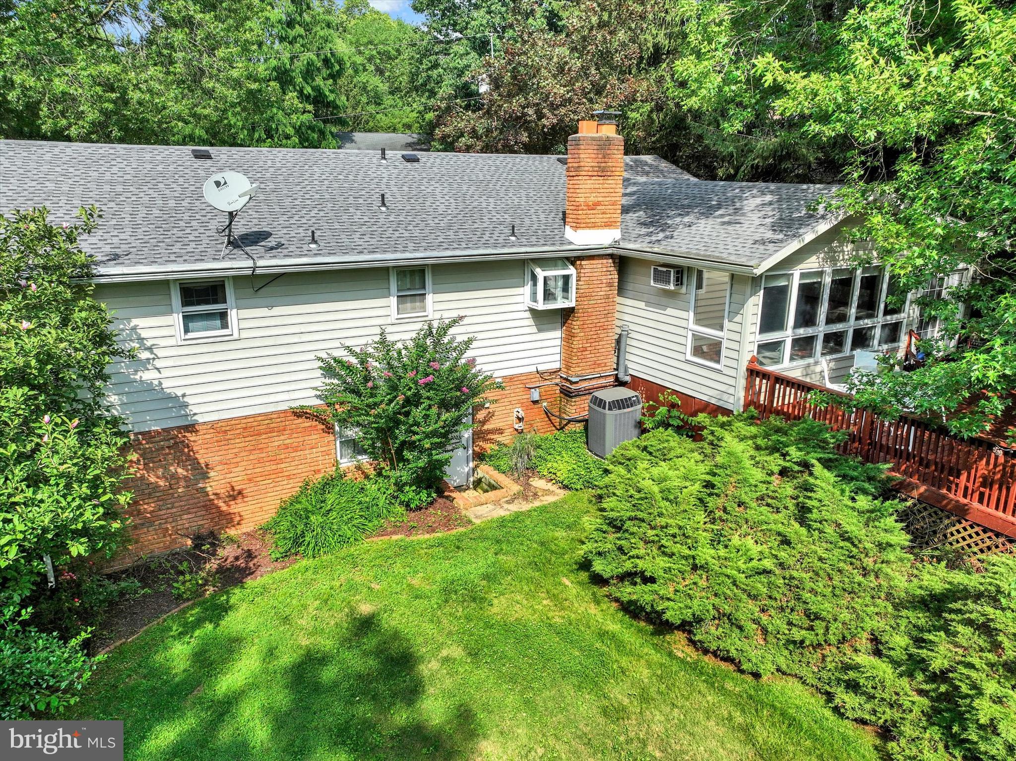 1818 Crestlyn Road York, PA 17403 - Photo 2 of 37 Gallery Image 2