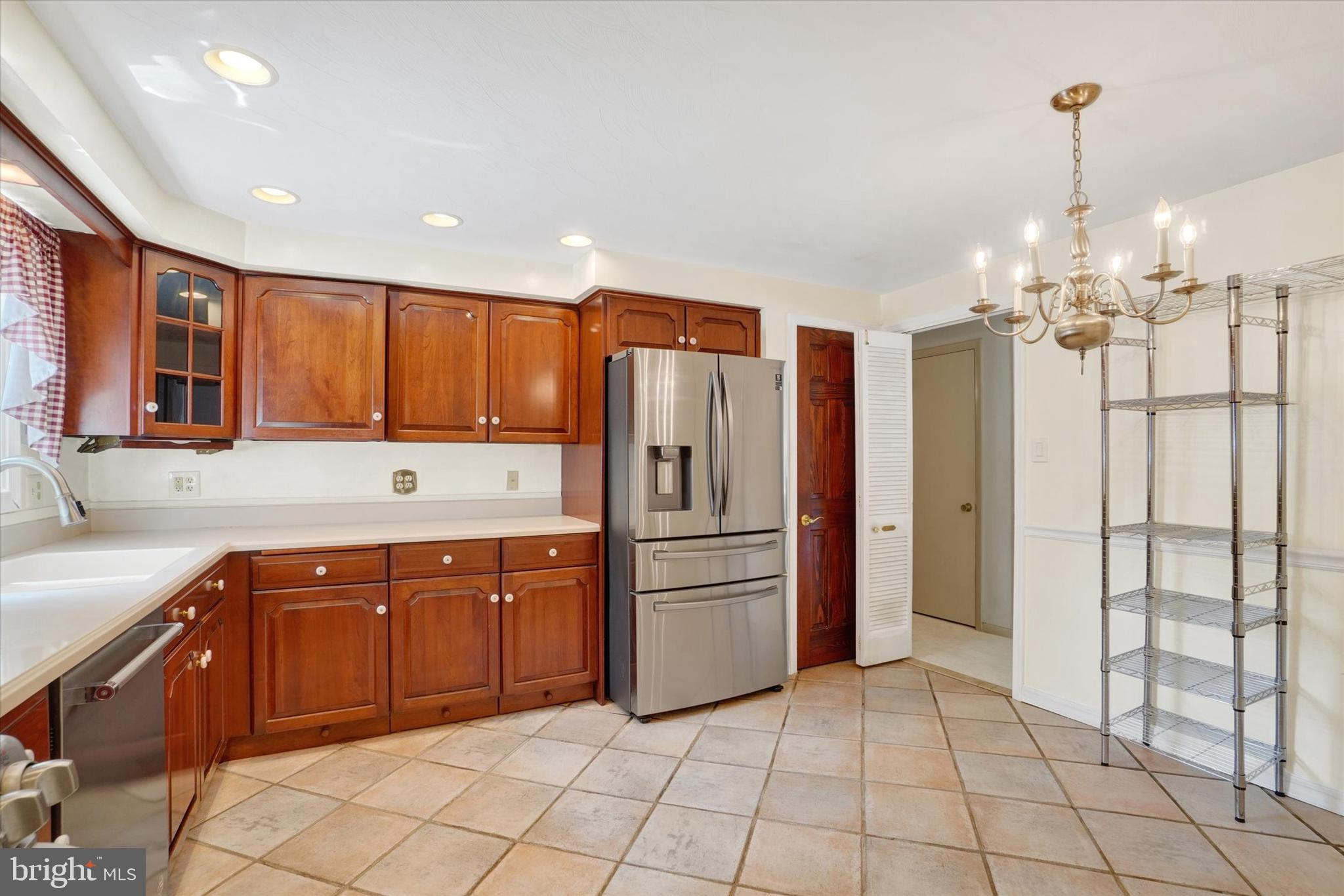 1818 Crestlyn Road York, PA 17403 - Photo 9 of 37 Gallery Image 9