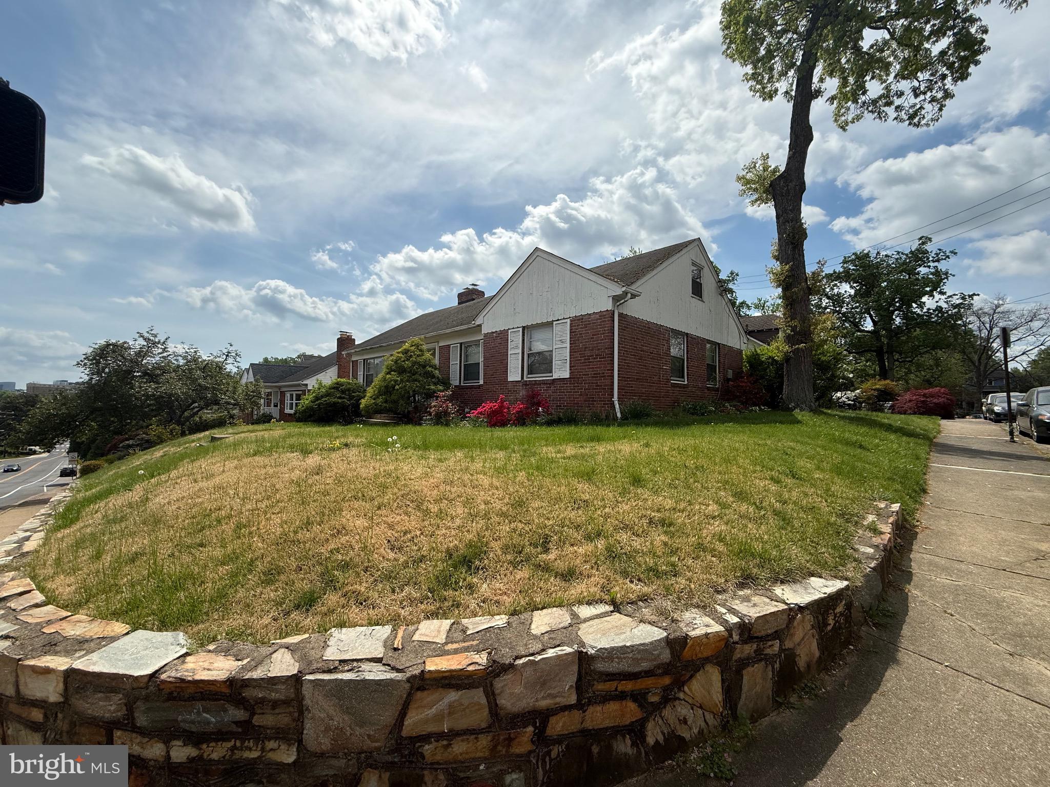 2846 Lorcom Lane Arlington, VA 22201 - Photo 2 of 8 a view of yard with green space