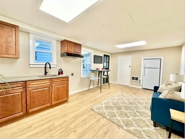 $1,650 | 73 Summit Avenue, Unit B, Chicopee, MA 01020