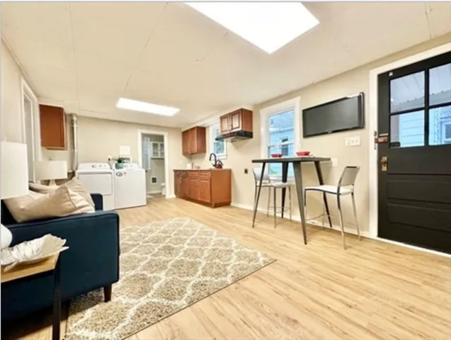 $1,650 | 73 Summit Avenue, Unit B, Chicopee, MA 01020