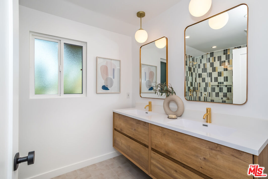 3941 Buckingham Road Los Angeles, CA 90008 - Photo 6 of 11