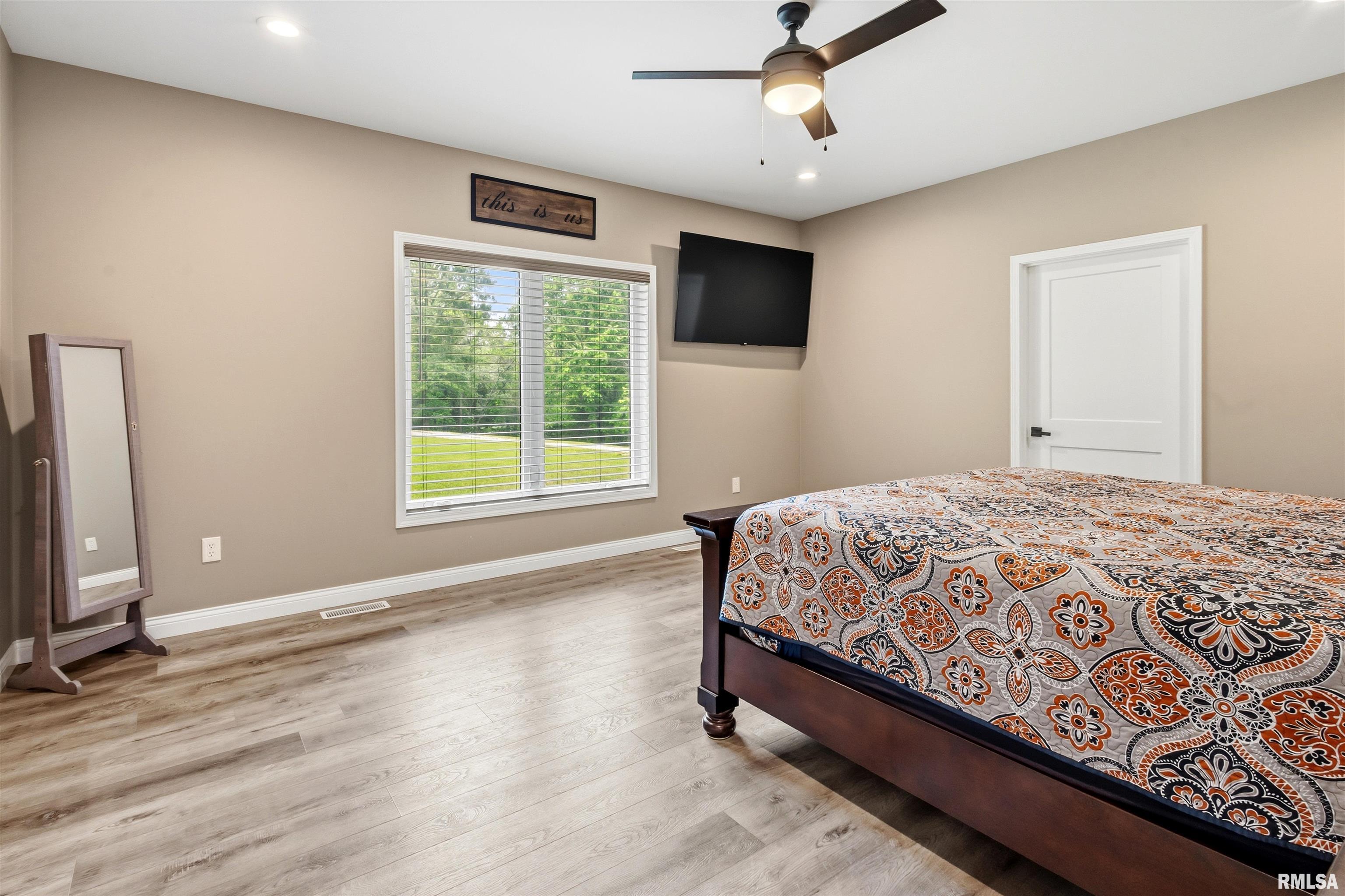 11323 Linn Road Benton, IL 62812 - Photo 13 of 38