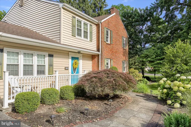 a house view with a backyard space