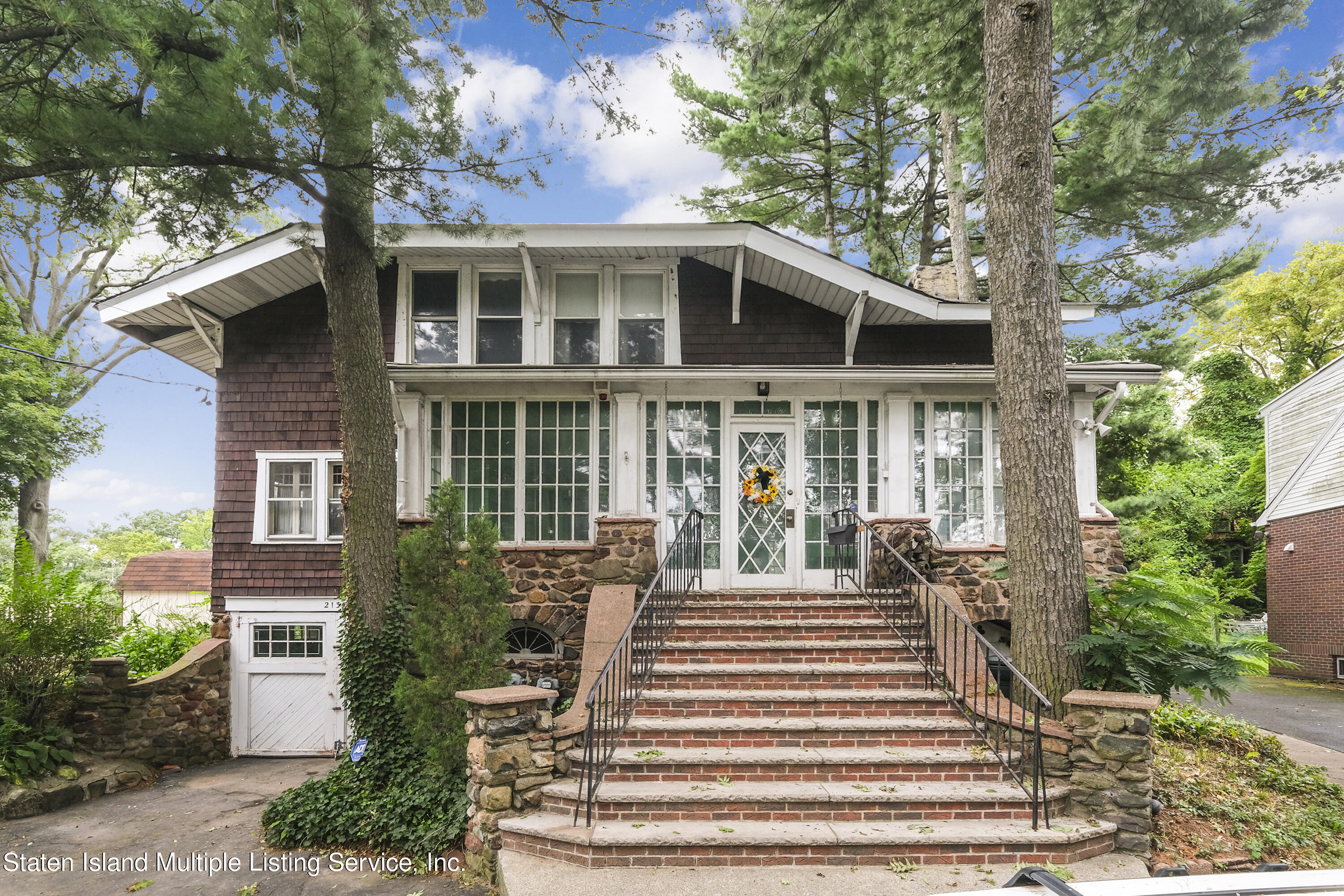 2137 Clove Road Staten Island, NY 10305 - Photo 1 of 26 2137 Clove Rd Staten Island, NY 10305 (0