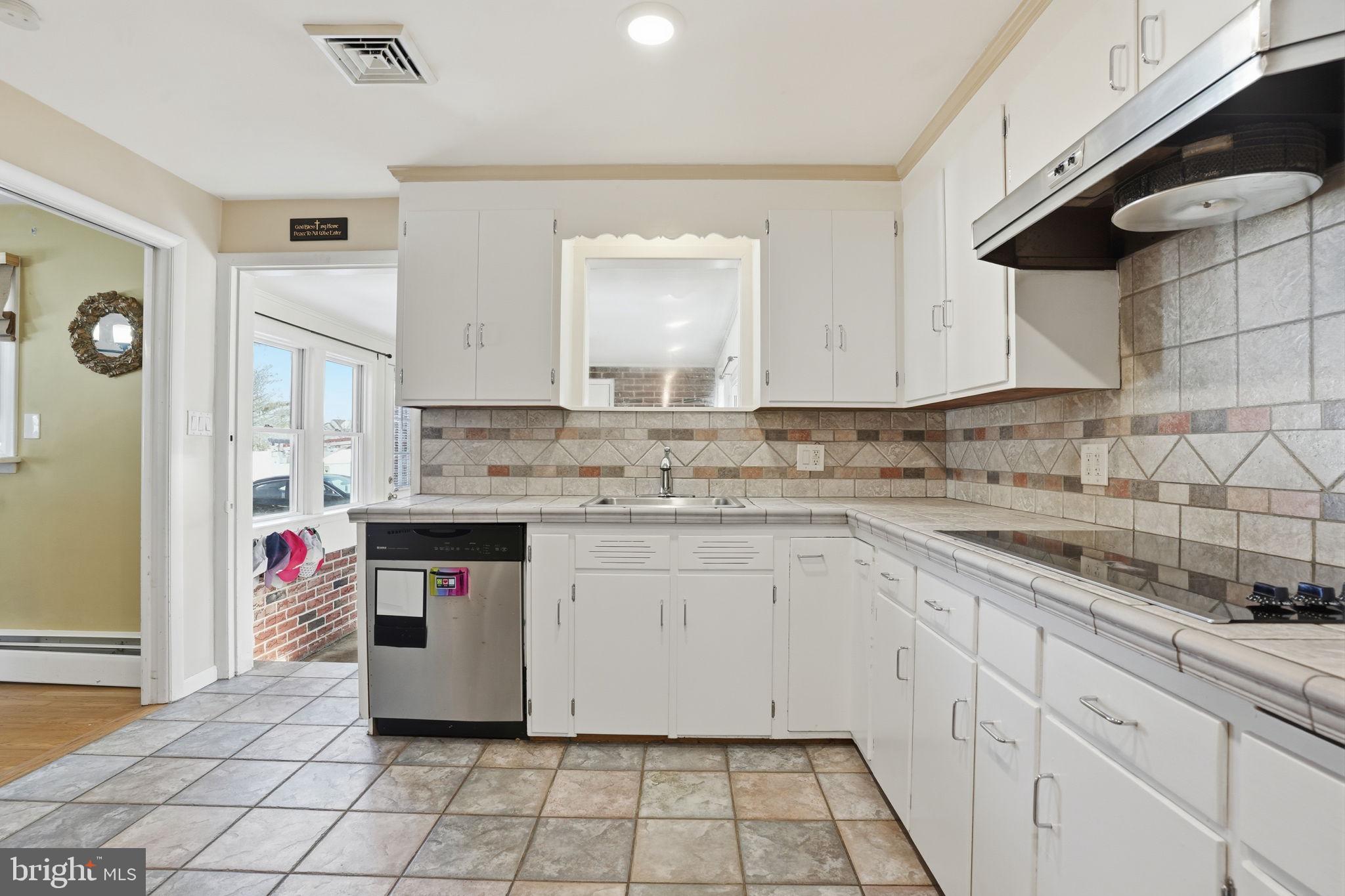 969 Lower State Road Warrington, PA 18976 - Photo 8 of 34