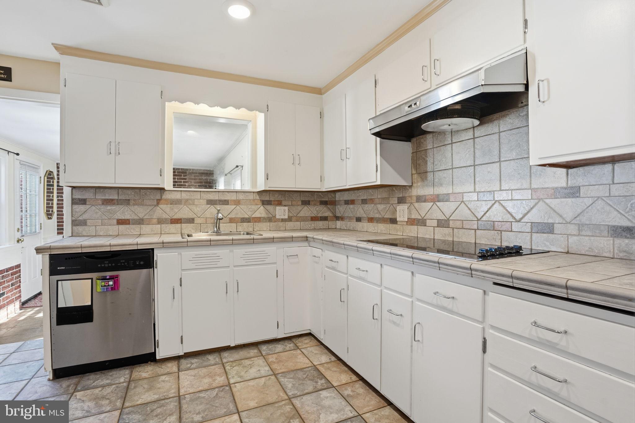 969 Lower State Road Warrington, PA 18976 - Photo 9 of 34