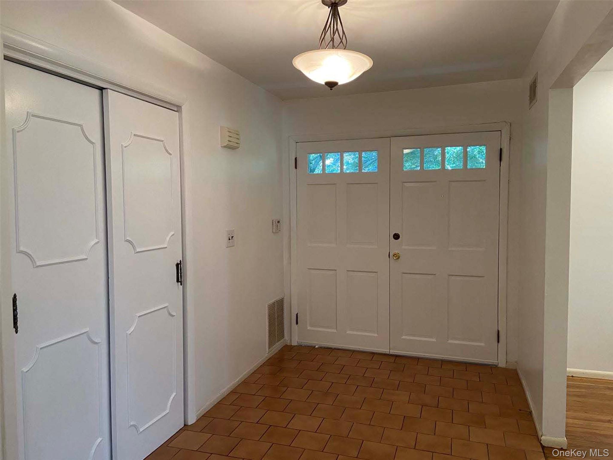 2 Livingston Road Scarsdale, NY 10583 - Photo 2 of 20