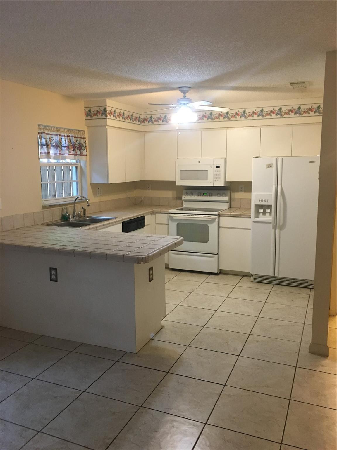 2281 Southwest 84th Way Miramar, FL 33025 - Photo 3 of 12 Photo 3