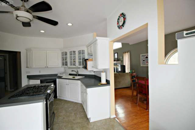 6269 North McKinley Road Flushing, MI 48433 - Photo 3 of 17 21113772-2.JPG