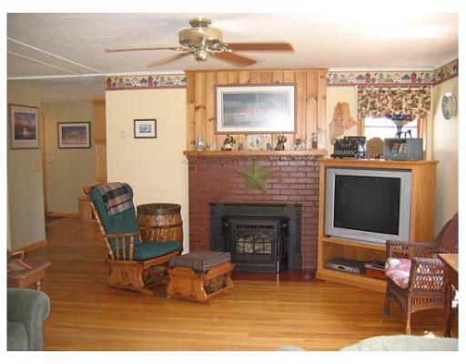 27 Home Farm Road Caribou, ME 04736 - Photo 10 of 25 Living Room.