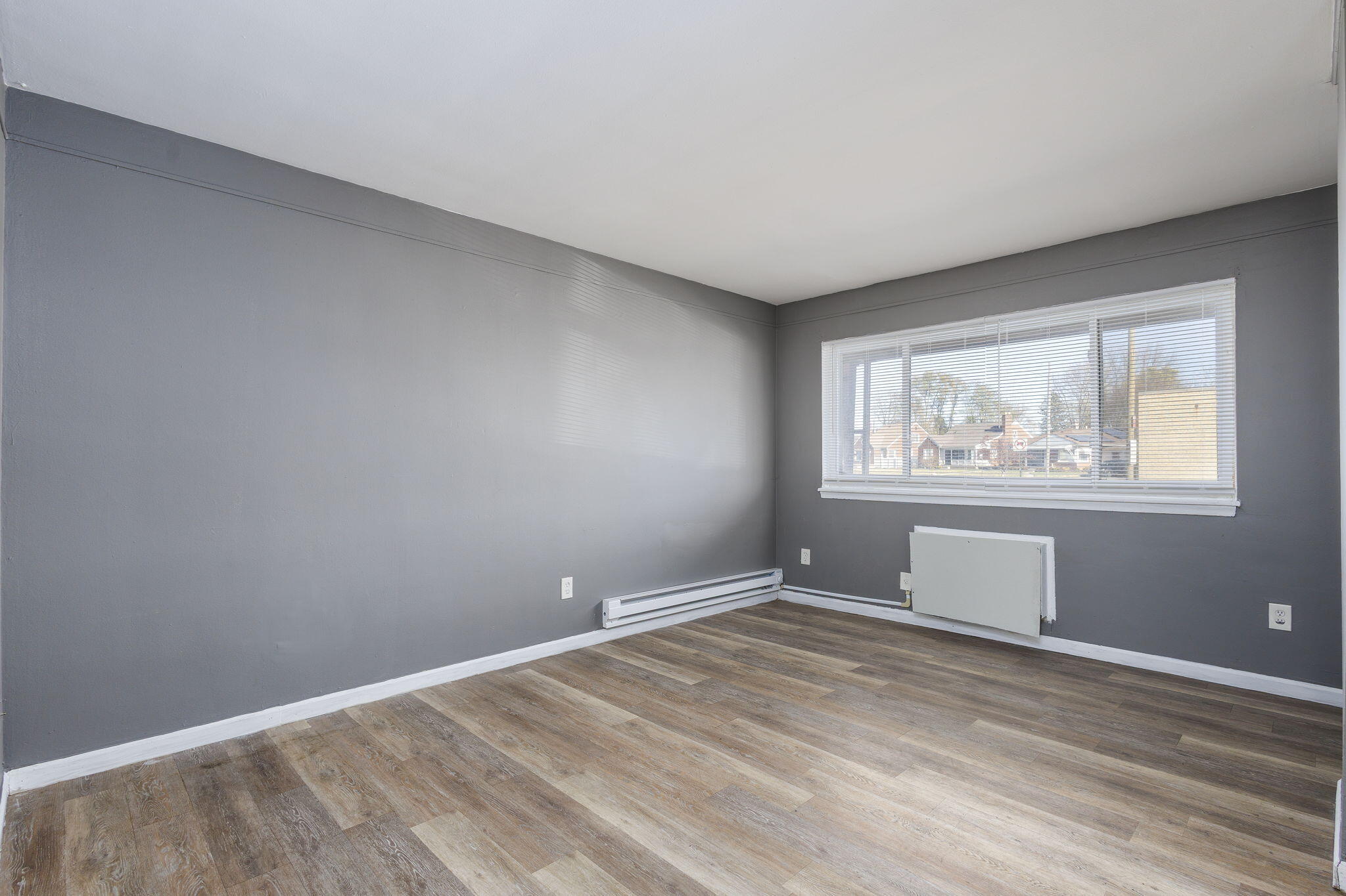 19625 Conant, Unit 12 Detroit, MI 48234 - Photo 5 of 13 7-web-or-mls-Conant_19625 - Living Room