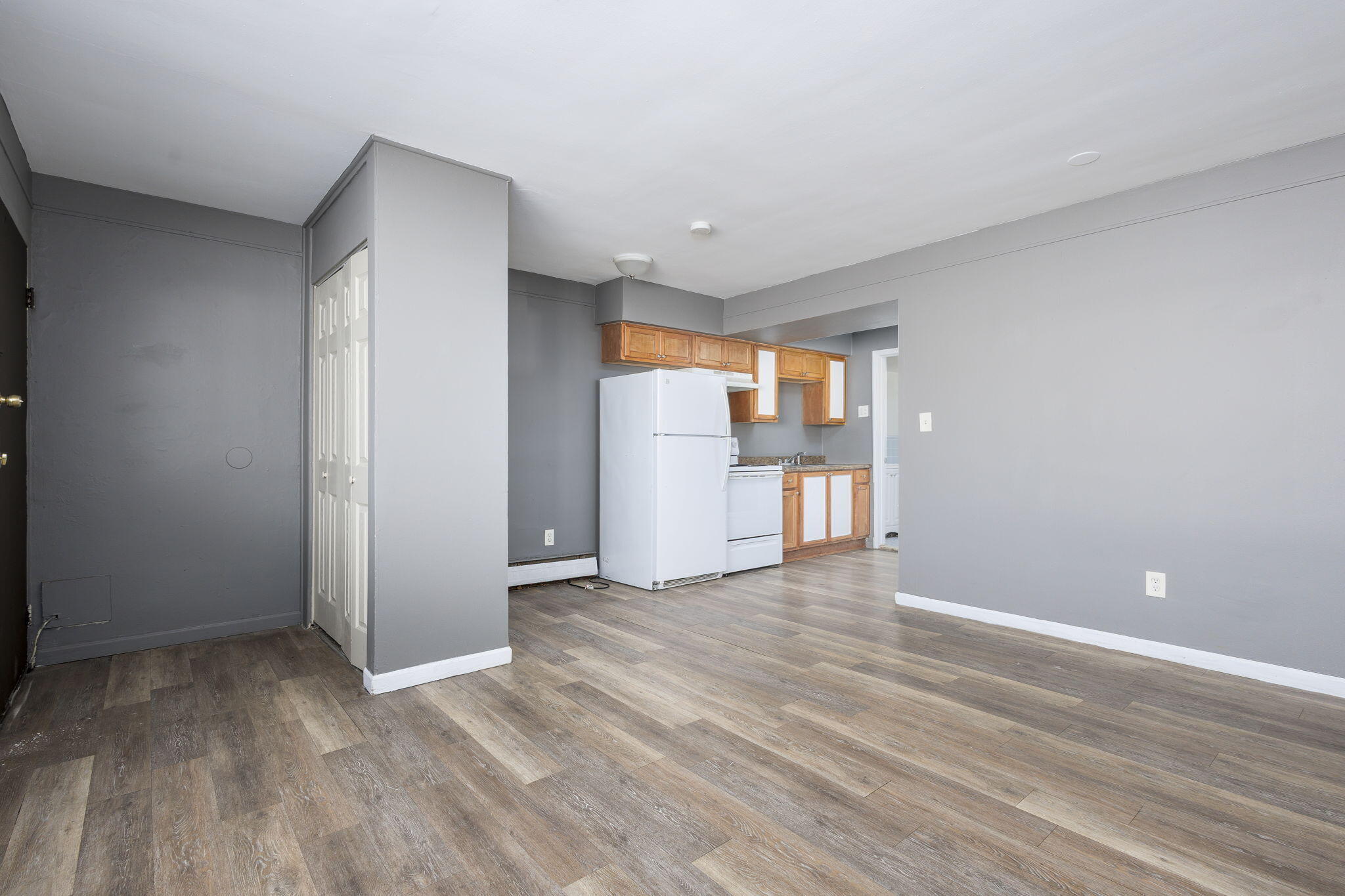 19625 Conant, Unit 12 Detroit, MI 48234 - Photo 6 of 13 8-web-or-mls-Conant_19625 - Living Room