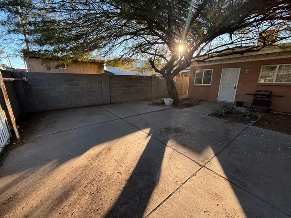 $1,000 | 809 North 9th Avenue, Phoenix, AZ 85007