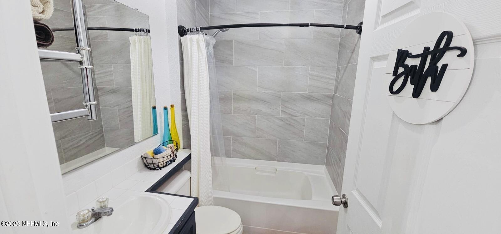 12961 5 Churches Road Sanderson, FL 32087 - Photo 25 of 34 a bathroom with a bath tub a sink and a shower