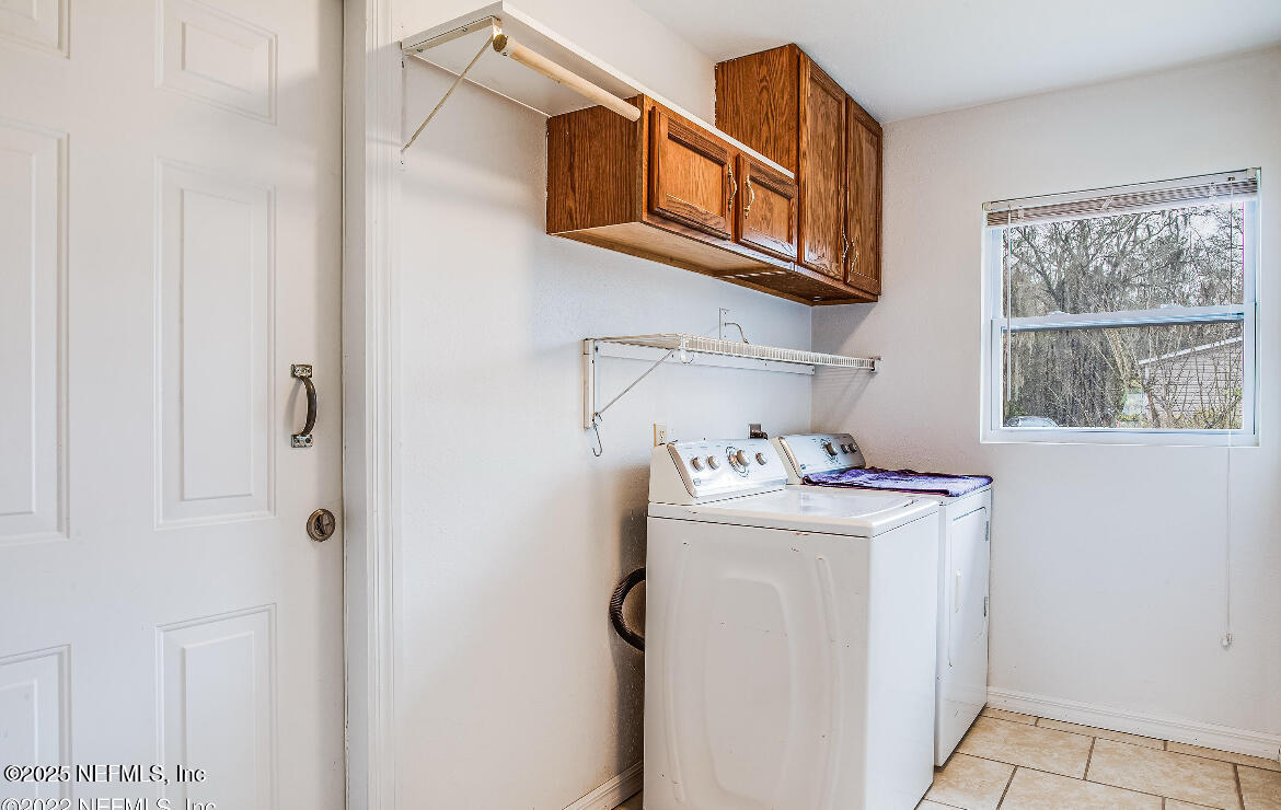 12961 5 Churches Road Sanderson, FL 32087 - Photo 28 of 34 a utility room with dryer and washer