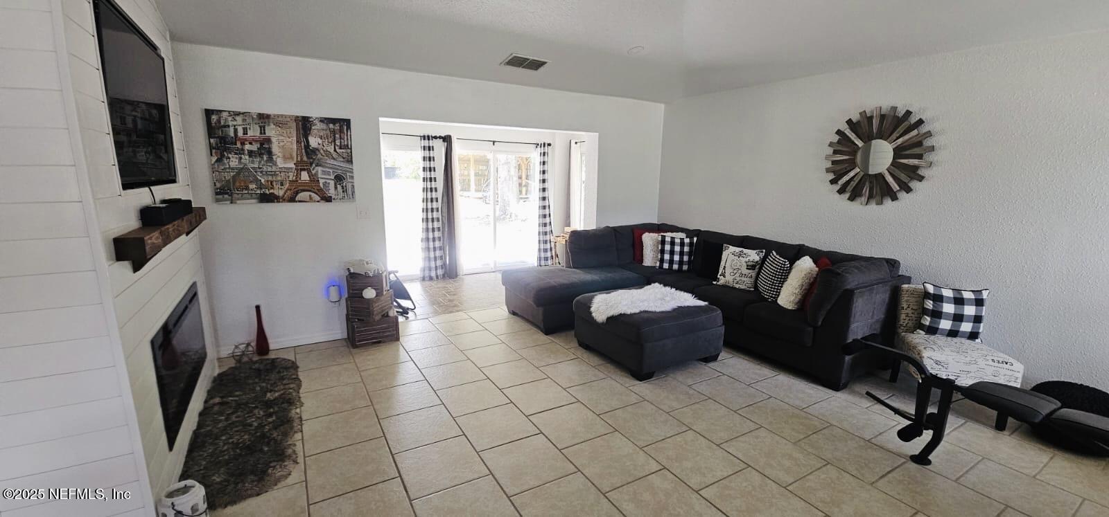 12961 5 Churches Road Sanderson, FL 32087 - Photo 10 of 34 a living room with furniture and a flat screen tv