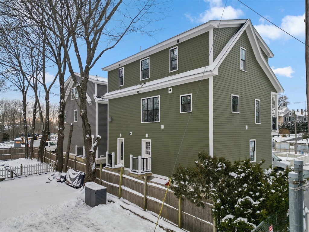 11 Washington Street, Unit 10 Ipswich, MA 01938 - Photo 32 of 41 a front view of a house with plants