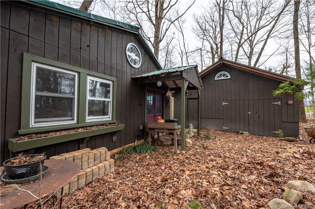 150 Oak Hill Road Candler, NC 28715 - Photo 22 of 25 a backyard of a house with table and chairs