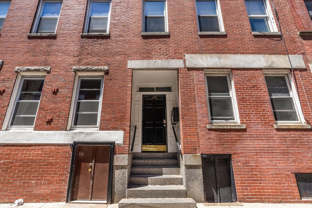 198 Salem Street, Unit 2 Boston, MA 02113 - Photo 19 of 21 a building view with a brick wall