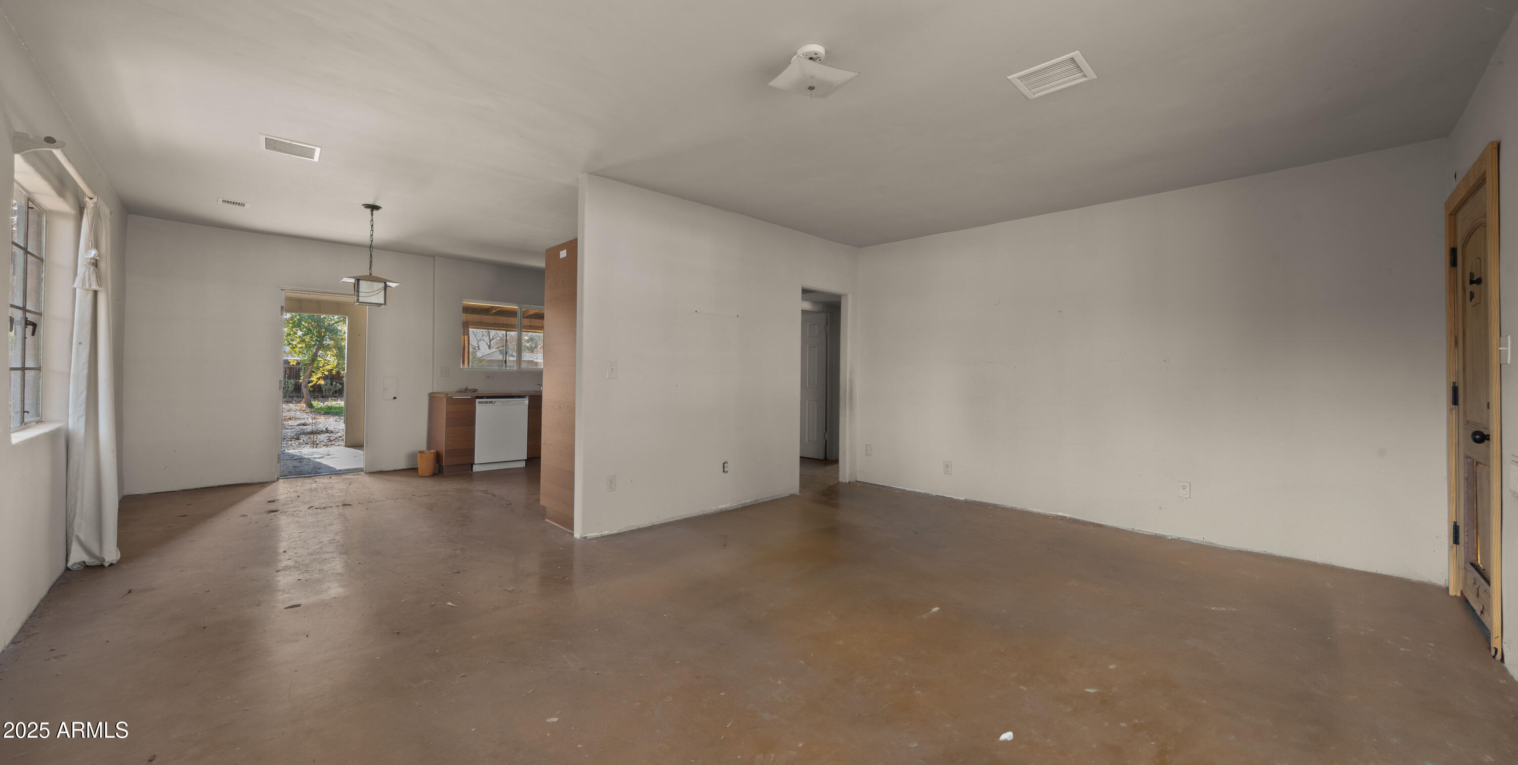 2533 East Cheery Lynn Road Phoenix, AZ 85016 - Photo 5 of 14 Great Room3