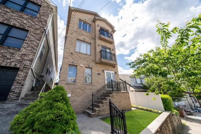 $1,800,000 | 187 Zabriskie Street, Jersey City, NJ 07307