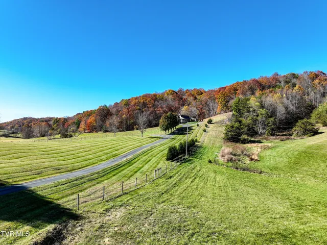 $850,000 | 21072 Delmar Road, Damascus, VA 24236