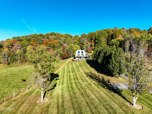 $850,000 | 21072 Delmar Road, Damascus, VA 24236