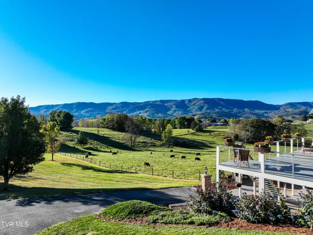 $850,000 | 21072 Delmar Road, Damascus, VA 24236