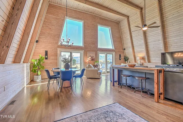 $850,000 | 21072 Delmar Road, Damascus, VA 24236