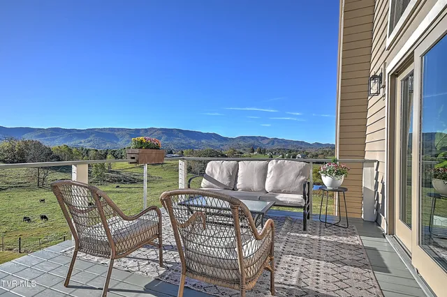 $850,000 | 21072 Delmar Road, Damascus, VA 24236