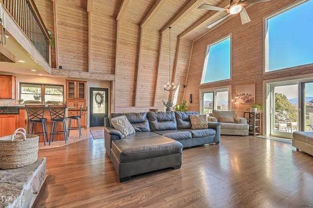 $850,000 | 21072 Delmar Road, Damascus, VA 24236