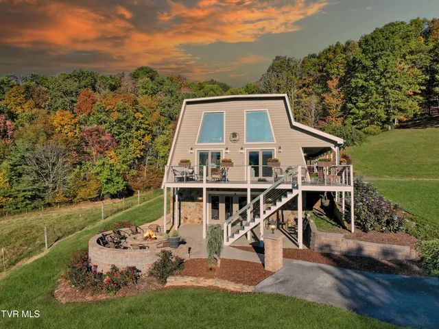 $850,000 | 21072 Delmar Road, Damascus, VA 24236