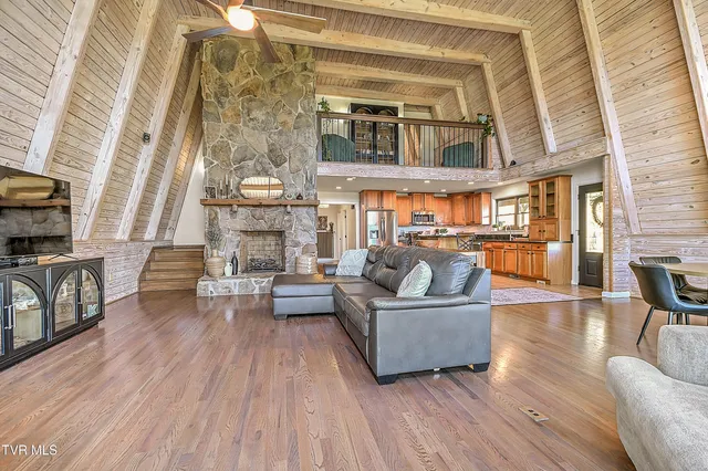 $850,000 | 21072 Delmar Road, Damascus, VA 24236