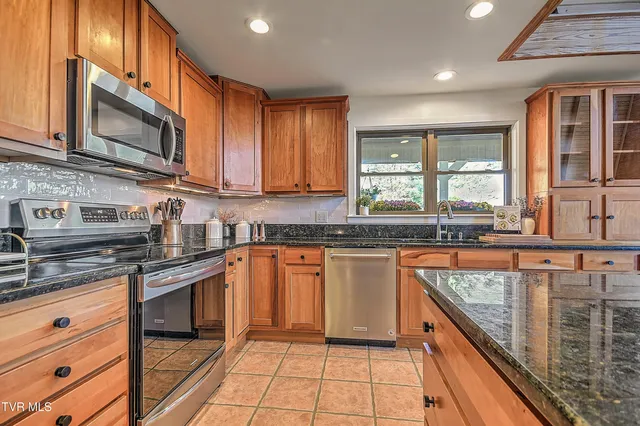 $850,000 | 21072 Delmar Road, Damascus, VA 24236