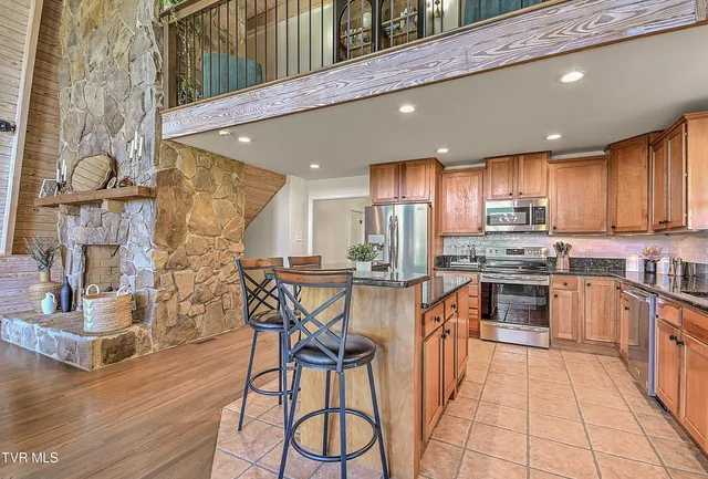 $850,000 | 21072 Delmar Road, Damascus, VA 24236