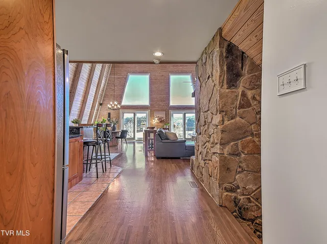 $850,000 | 21072 Delmar Road, Damascus, VA 24236