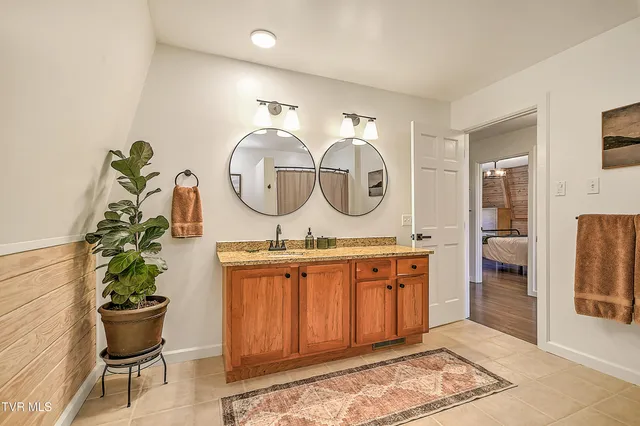 $850,000 | 21072 Delmar Road, Damascus, VA 24236