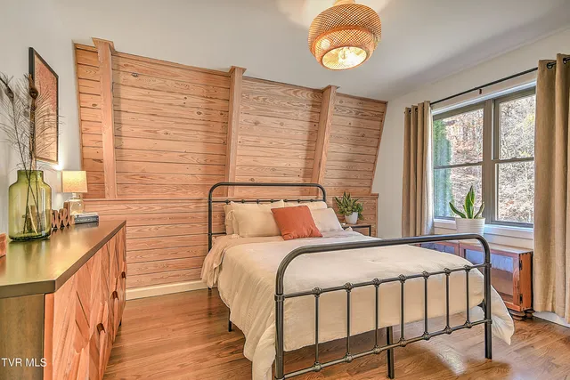 $850,000 | 21072 Delmar Road, Damascus, VA 24236