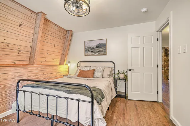 $850,000 | 21072 Delmar Road, Damascus, VA 24236