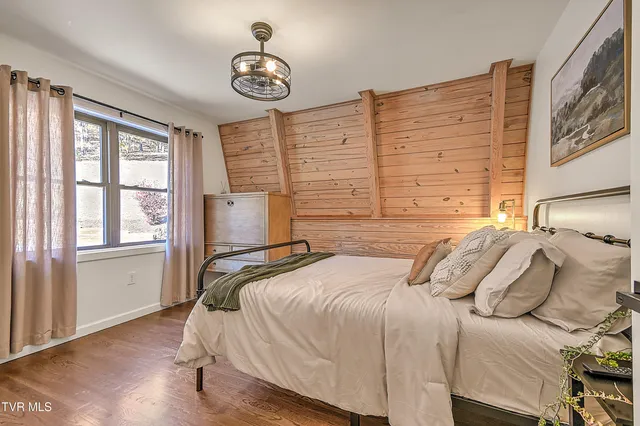 $850,000 | 21072 Delmar Road, Damascus, VA 24236