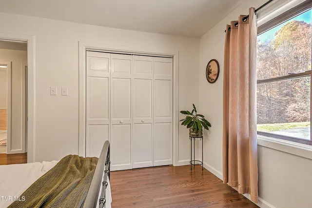 $850,000 | 21072 Delmar Road, Damascus, VA 24236