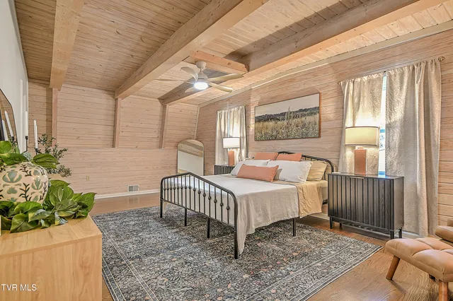 $850,000 | 21072 Delmar Road, Damascus, VA 24236