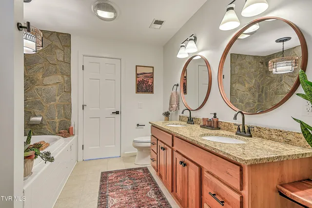 $850,000 | 21072 Delmar Road, Damascus, VA 24236