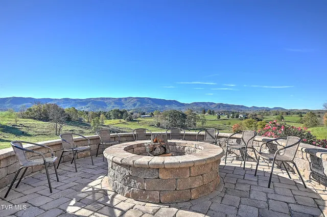 $850,000 | 21072 Delmar Road, Damascus, VA 24236