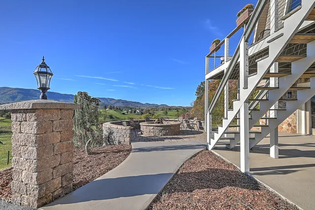 $850,000 | 21072 Delmar Road, Damascus, VA 24236