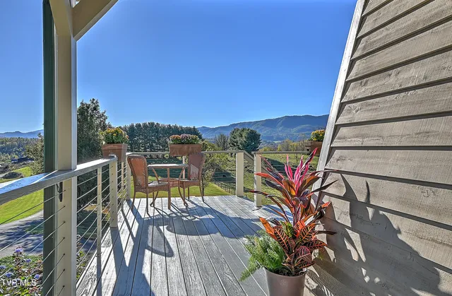 $850,000 | 21072 Delmar Road, Damascus, VA 24236