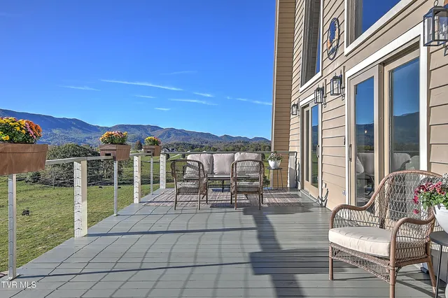 $850,000 | 21072 Delmar Road, Damascus, VA 24236