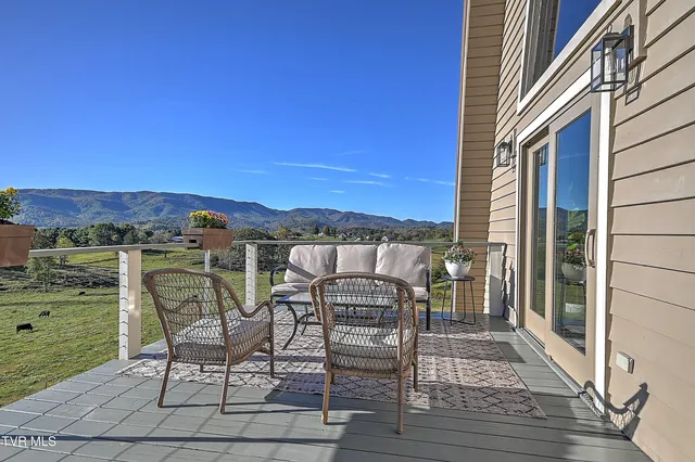 $850,000 | 21072 Delmar Road, Damascus, VA 24236